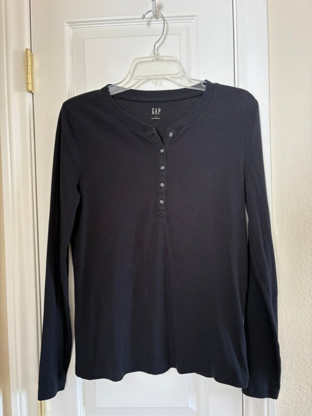 GAP Women's Ribbed Henley Shirt Size Medium Black Long Sleeve Stretch
